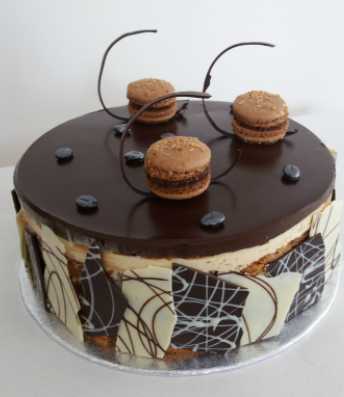 Premium RED N White Velvet Cake